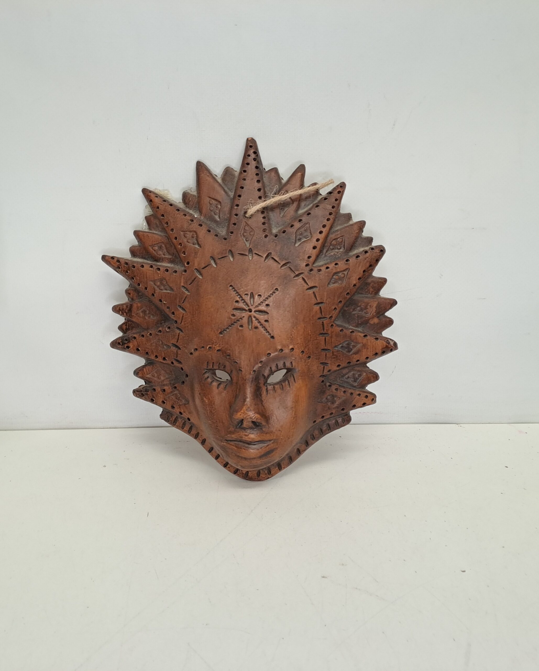 Modernist mask. 07831