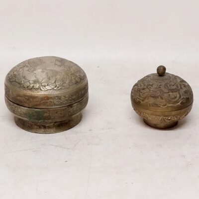 Antique oriental box. 09818