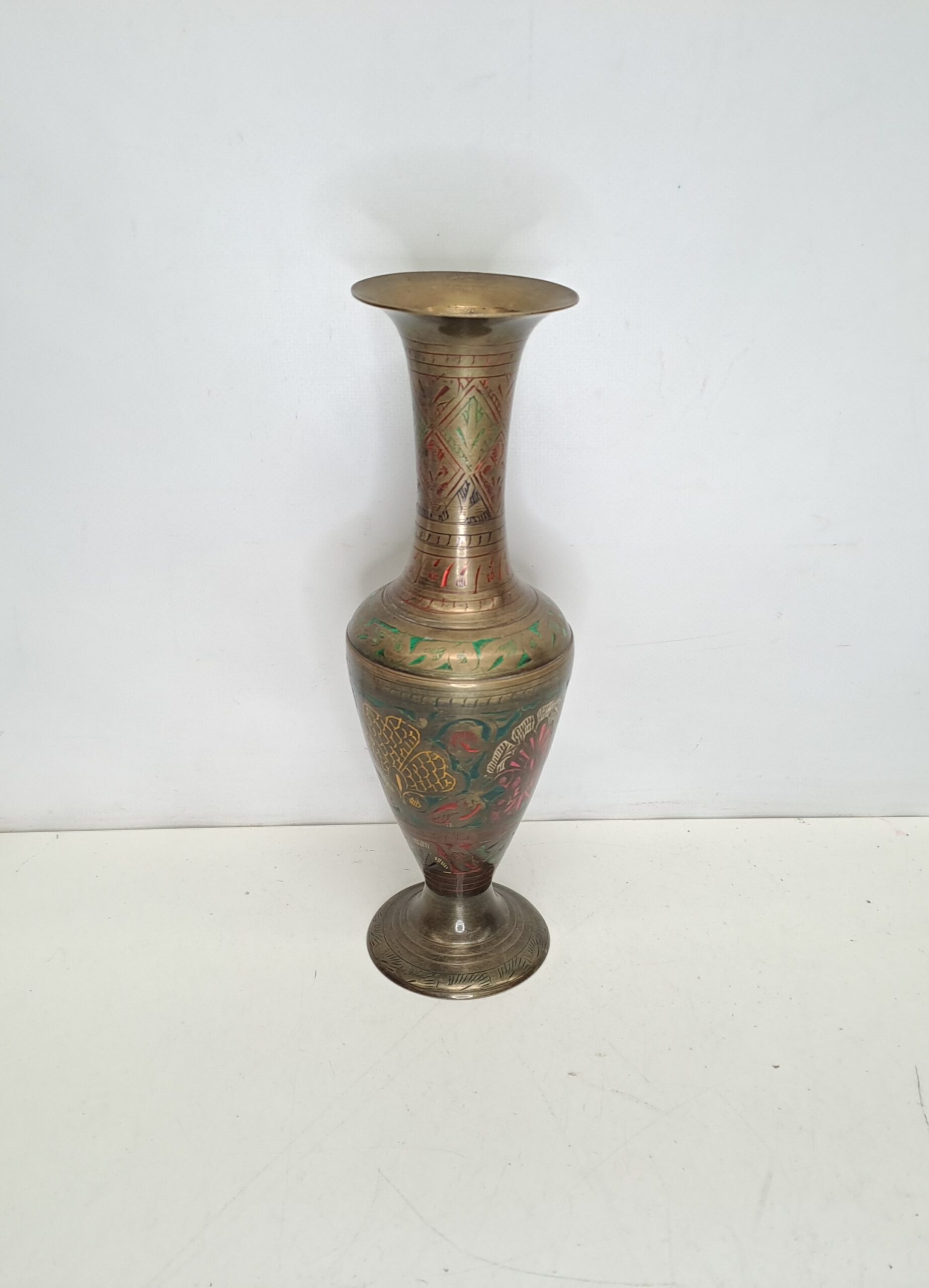 Bronze vase. 09843