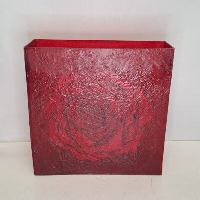 Red plastic vase. 10350