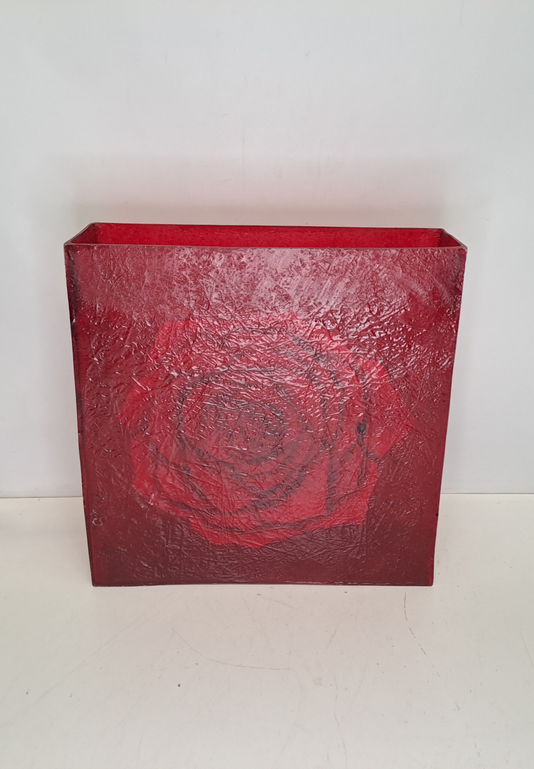 Jarrón de plástico rojo. 10350