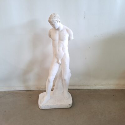 Dyskophorus statue. 04695