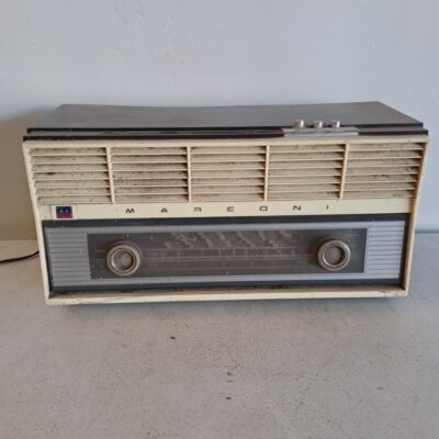 The radio operates at a lower voltage than the current standard and may require a converter to test its operation. Rental for events, advertising, series, films.