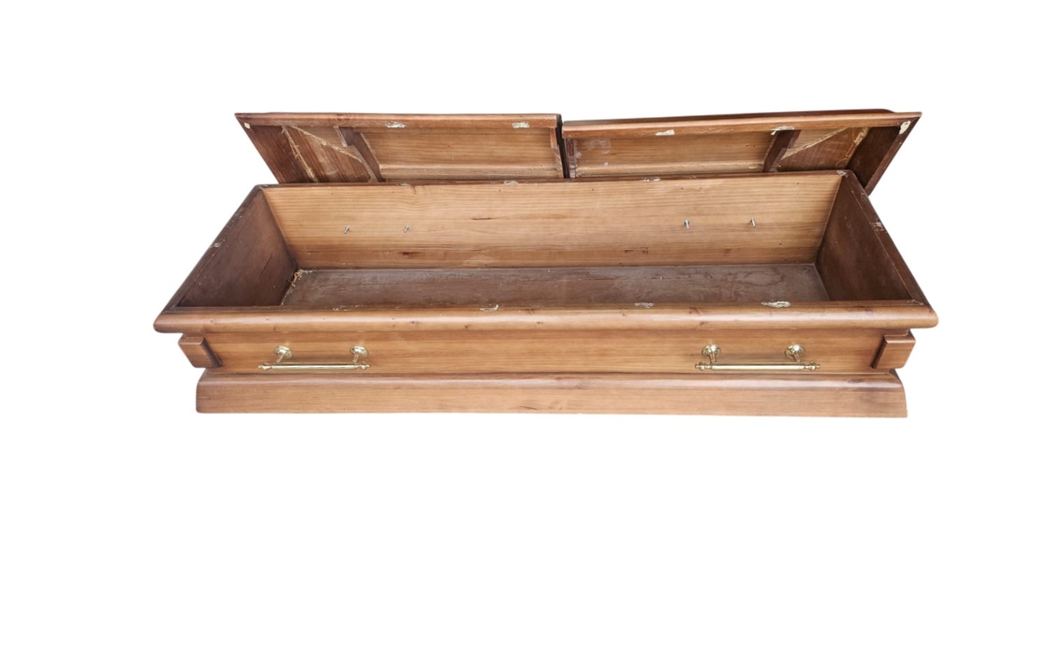 Ataúd de madera y está diseñado con un estilo europeo clásico alquiler para eventos, publicidad, pelicula y series