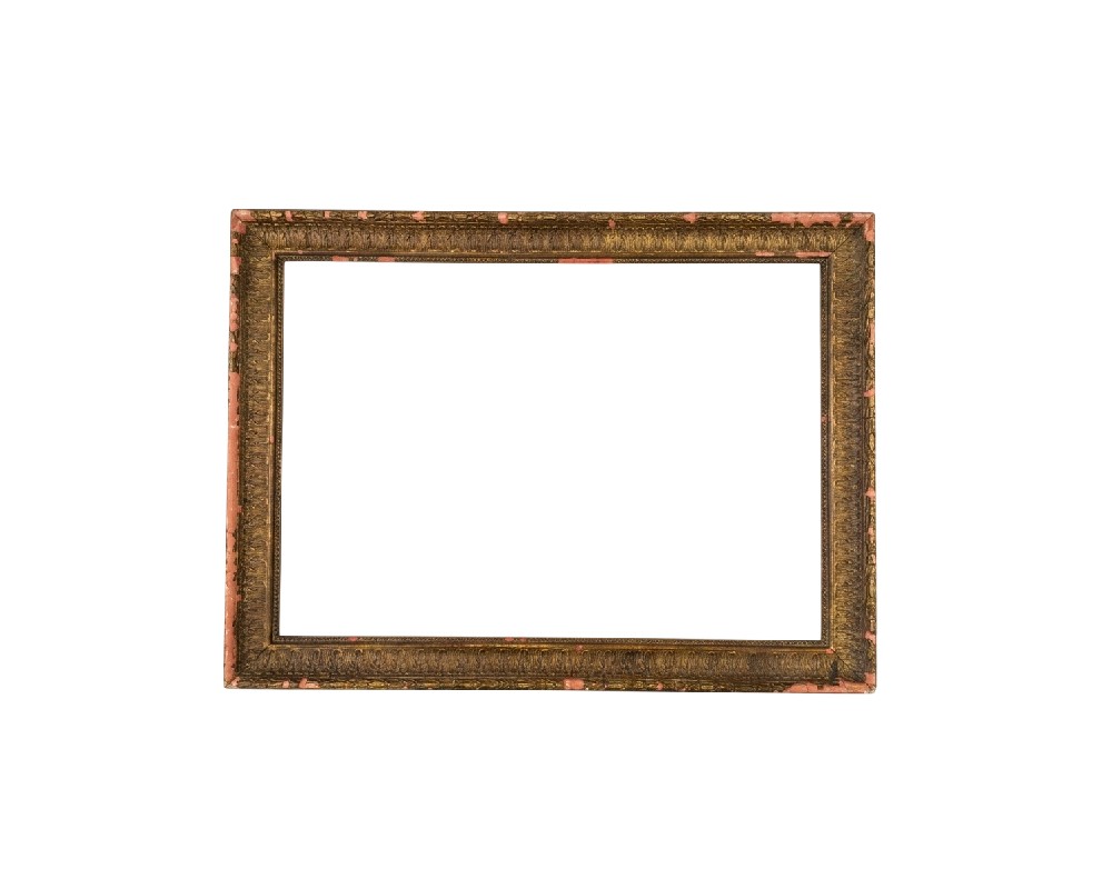 Marco de madera dorada con estilo barroco y detalles desgastados en tonos rosados alquilr para eventos, publicidad, peliculas y series