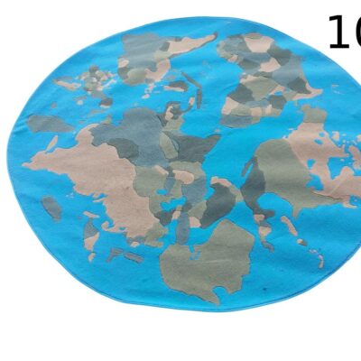 Alfombra Lorena Canals RugCycled World Map lavable de color azul claro con estampado de mapa del mundo alquiler para eventos, publicidad, peliculas y series