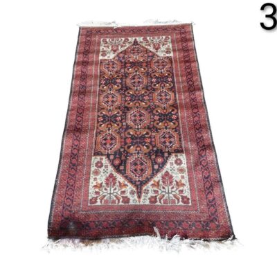 Handmade Hamadan rug with traditional Persian motifs and central geometric design for rent for events, advertising, films and series.
