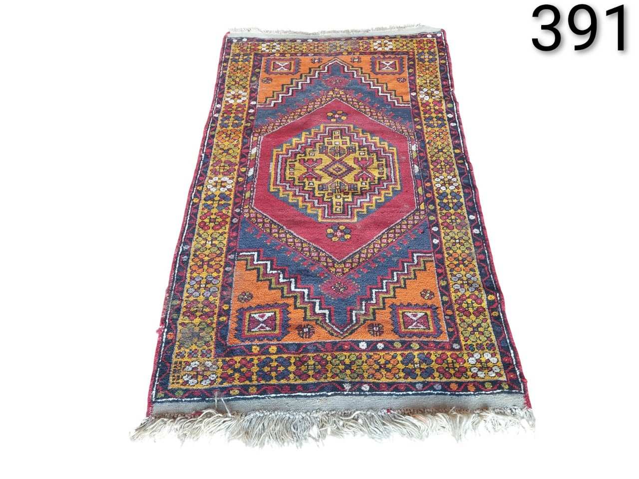 Turkish Anatolian wool carpet with geometric design for rent for events, advertising, films and series.