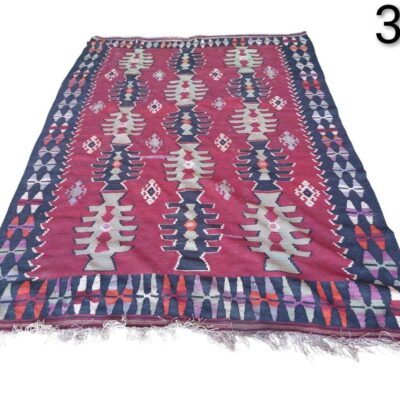 Vintage turkish Kilim rug handmade with wool and natural dyes for rent for events, advertising, movies and series.