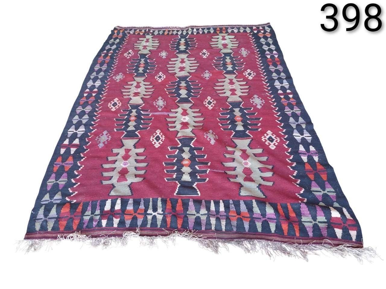 Vintage turkish Kilim rug handmade with wool and natural dyes for rent for events, advertising, movies and series.