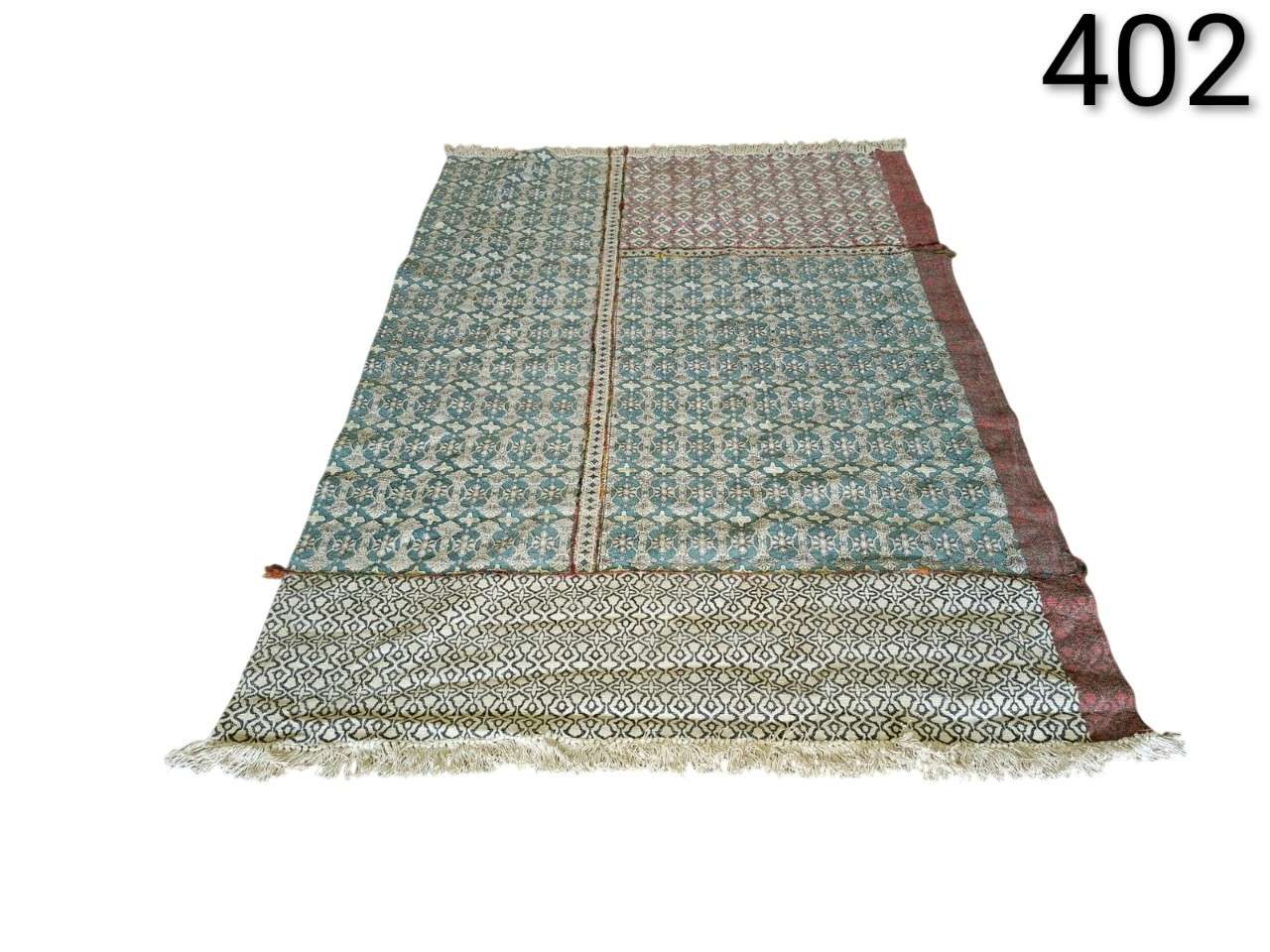 Multicoloured cotton carpet with kilim texture and fringes for rent for events, advertising, films and series.
