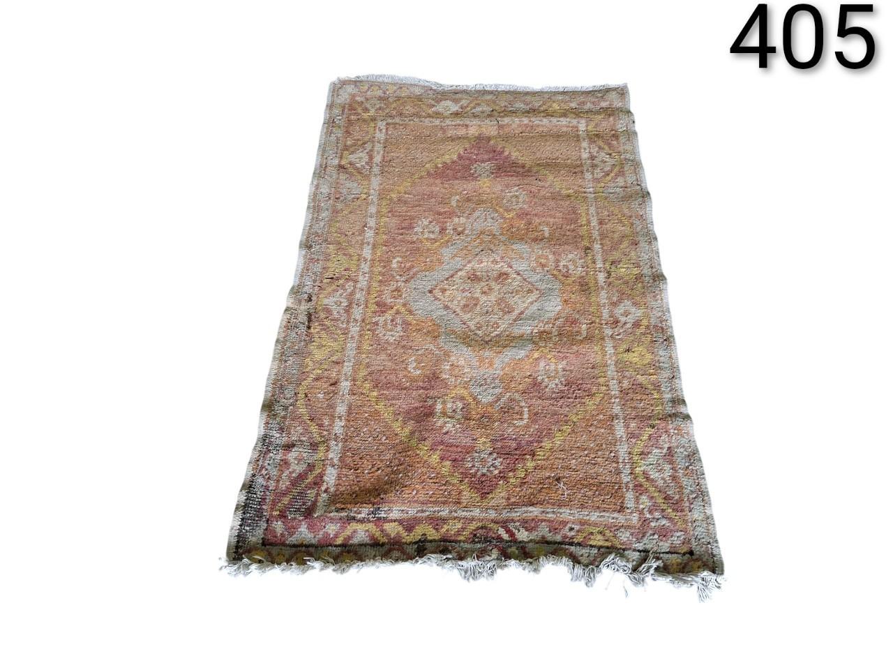 Alfombra turca vintage de estilo Oushak con motivos geométricos desgastados alquiler para eventos, publicidad y peliculas