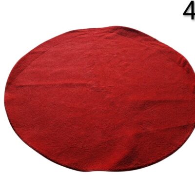 Alfombra redonda de color rojo intenso que puede utilizarse en baños o salas de estar alquiler para eventos, publicidad, peliculas y series