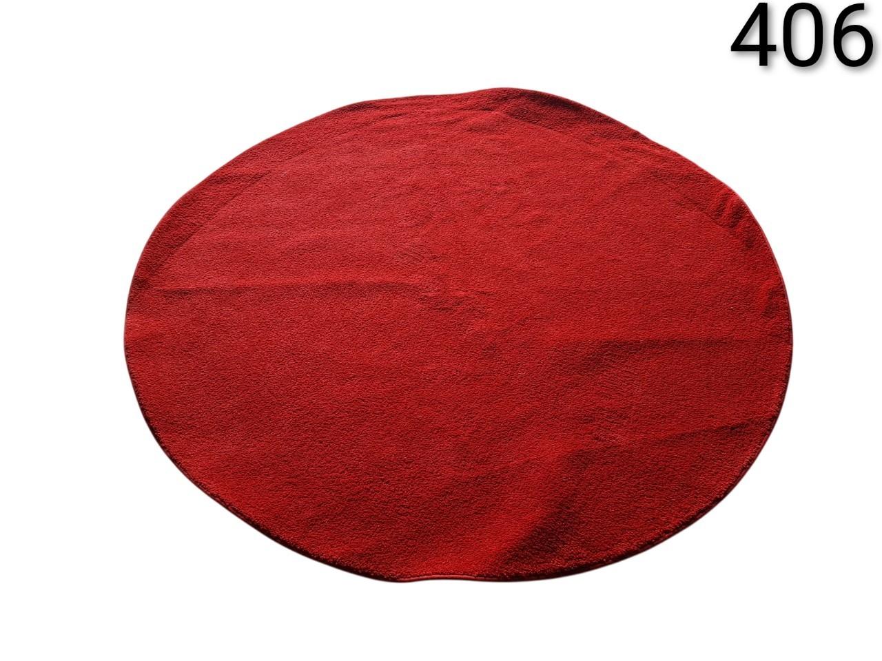 Alfombra redonda de color rojo intenso que puede utilizarse en baños o salas de estar alquiler para eventos, publicidad, peliculas y series