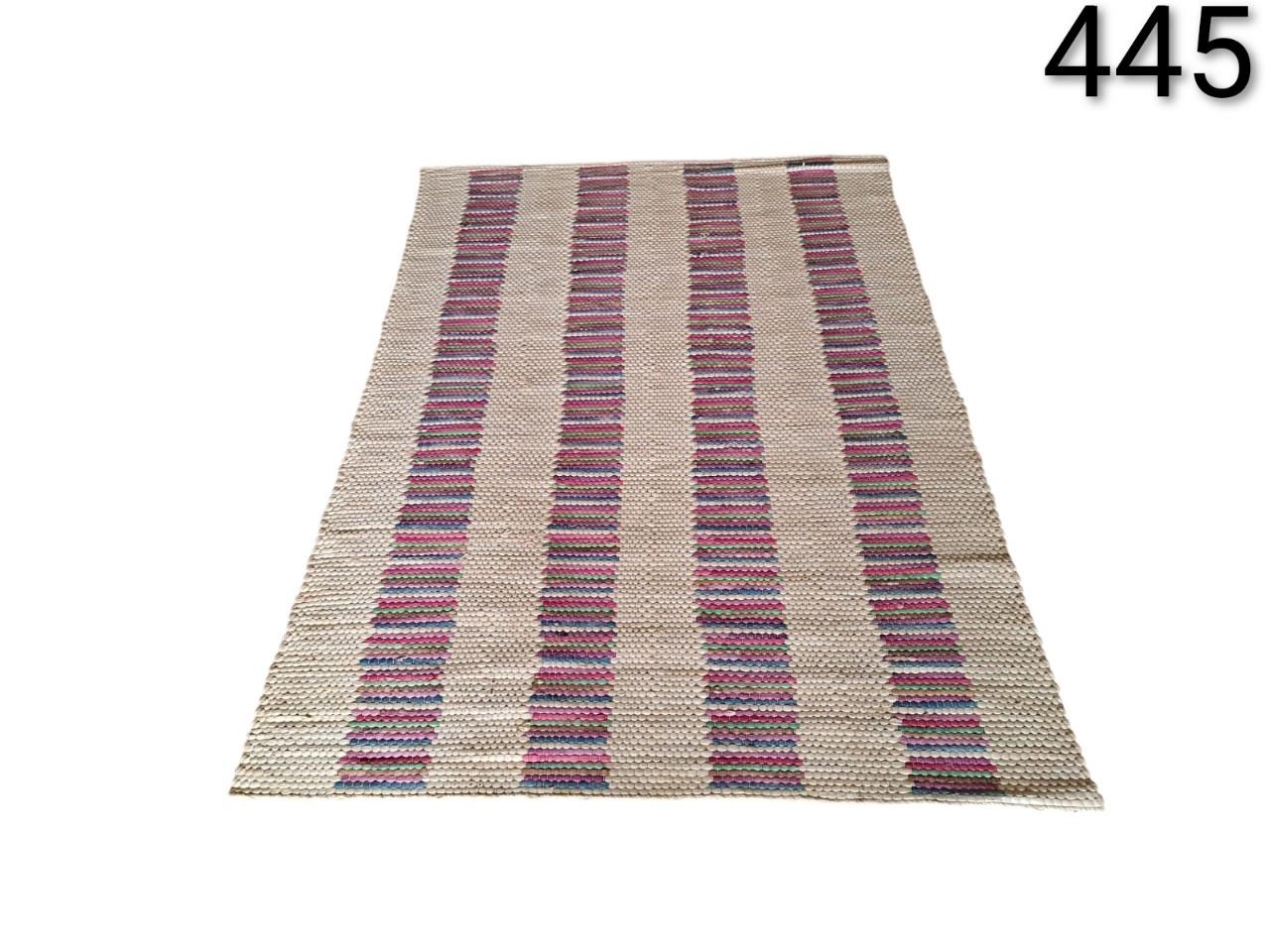 Alfombra tejida de yute beige con rayas multicolores de lana MÄVINN de IKEA alquiler para eventos, publicidad, peliculas y series