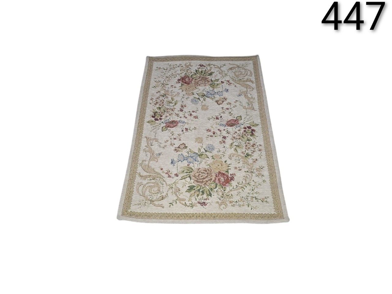 Alfombra rectangular de estilo pastoral con un diseño floral multicolor sobre fondo beige alquiler para eventos, publicidad, peliculas y series