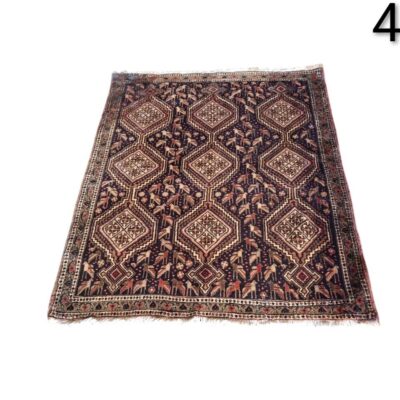 Alfombra tribal Baluchi antigua hecha a mano con un diseño geométrico alquiler para eventos, publicidad, peliculas y series