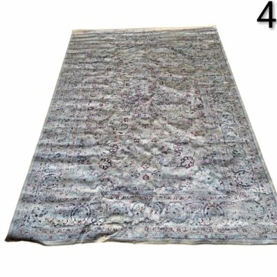 Alfombra Oushak vintage hecha a mano de lana turca en tonos neutros gris y blanco con un diseño floral alquiler para eventos, publicidad, peliculas y series