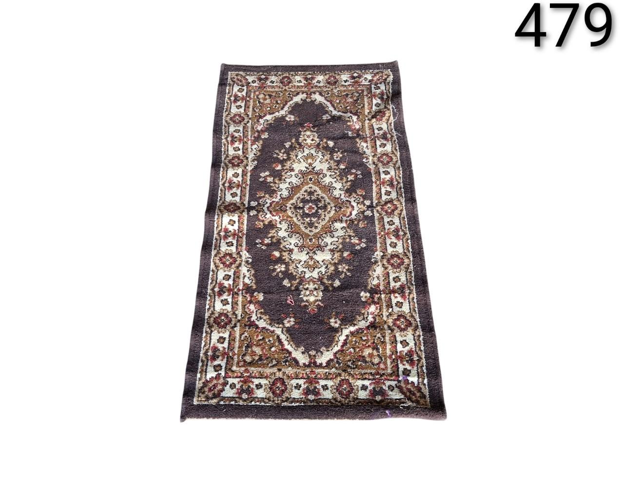 Alfombra de pasillo estilo Indo Tabriz con diseño Mahi tradicional en tonos marrones y beige alquiler para eventos, publicidad, peliculas y series