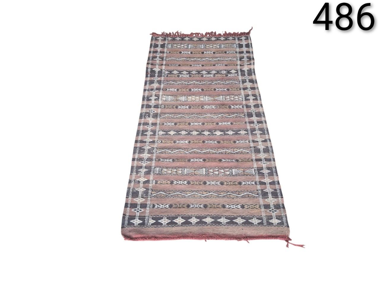 Alfombra Kilim turca vintage hecha a mano con lana y patrones geométricos alquiler para evnetos, publcidad, peliculas y series