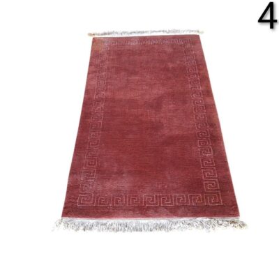 Bordeaux coloured prayer rug with decorative fringes on the ends for rent for events, advertising, films and series.