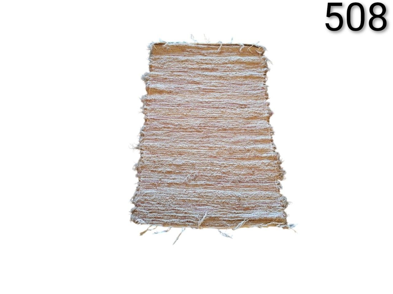 Alfombra de tejido plano Chindi Cotton en tonos beige y blanco con flecos decorativos alquiler para eventos, publicidad, peliculas y series