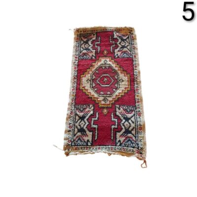 Vintage turkish wool rug with red geometric motifs for rent for events, advertising, films and series.