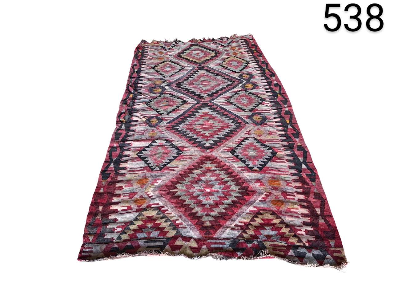 Alfombra de pasillo estilo kilim turco vintage hecha a mano alquiler para eventos, publicidad, peliculas y series