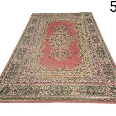 Handmade Cashmere rug made in Italy in the 1980s with pink wool and a central medallion motif for rent for events, advertising, films and series.