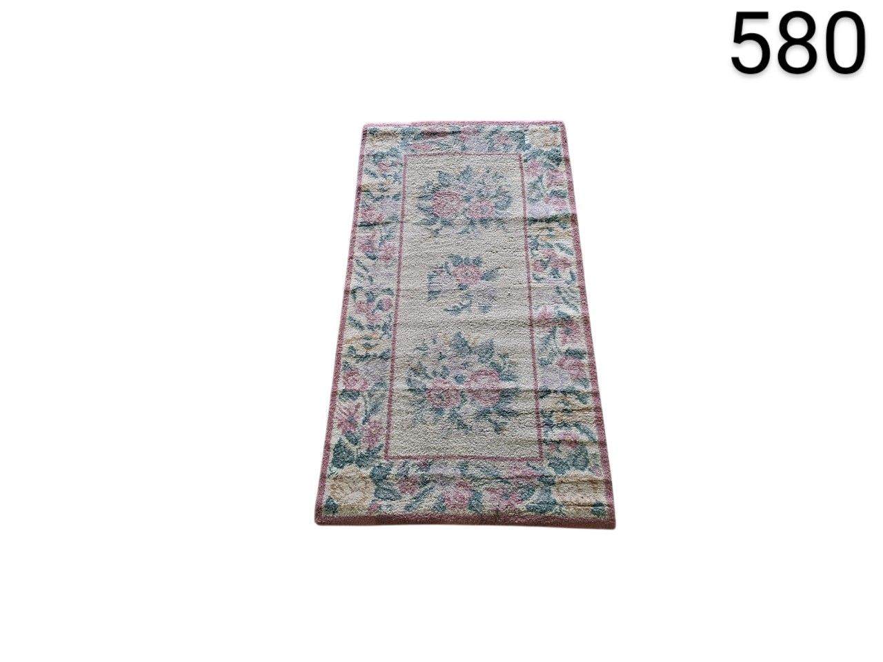 Alfombra de pasillo estilo vintage con motivos florales en tonos beige y rosa alquiler para eventos, publicidad, peliculas y series