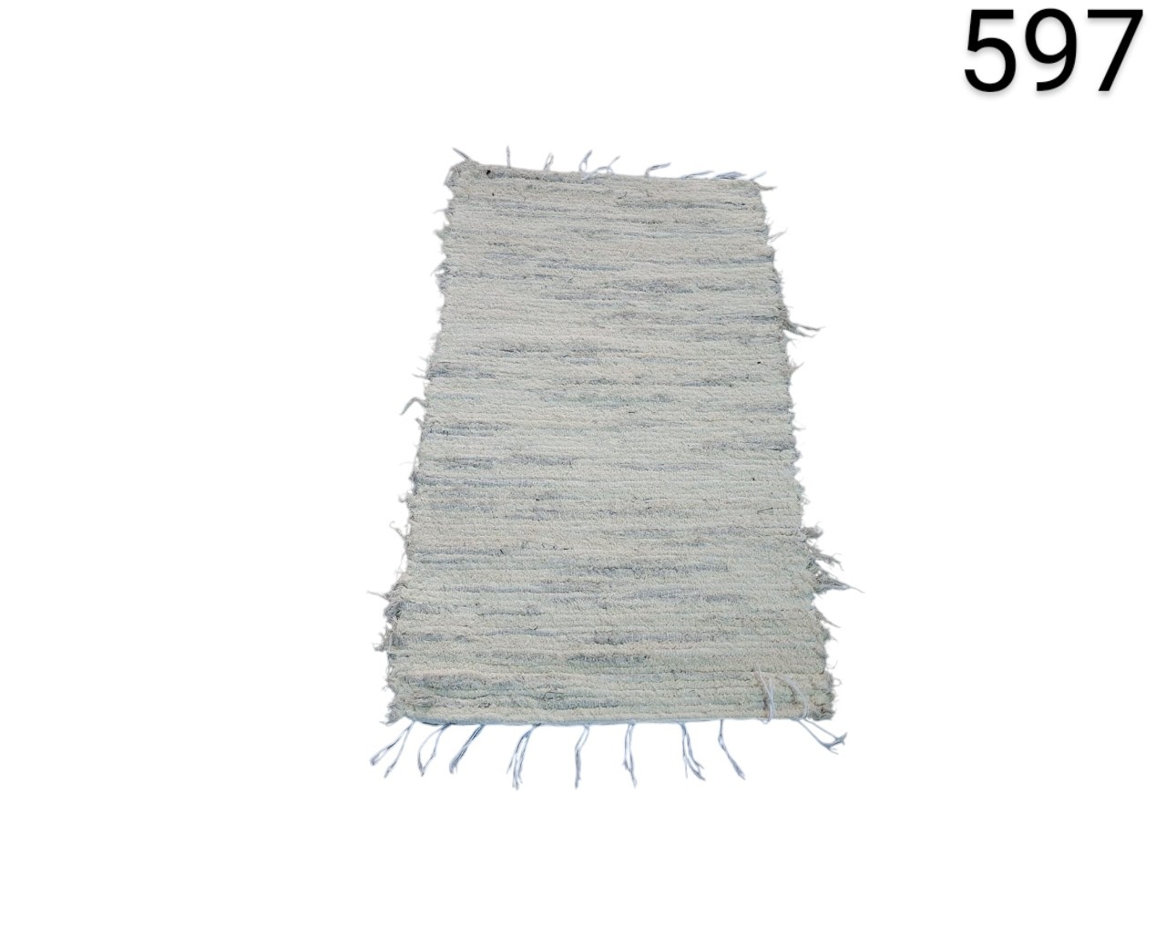 Hand-woven rag rug with a frayed design in grey and white for rent for events, advertising, films and series.