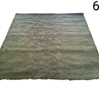 Olive green carpet, soft and pleasant to the touch, for rent for events, advertising, films and series.
