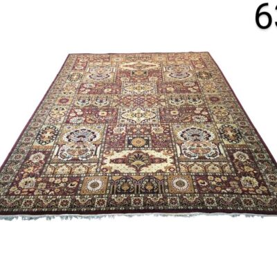 Karastan traditional woollen carpet from the Bakhtiyari collection with a multicoloured pattern for rent for events, advertising, films and series.