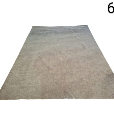 Shaggy Micro beige carpet for rent for events, advertising, movies and series.