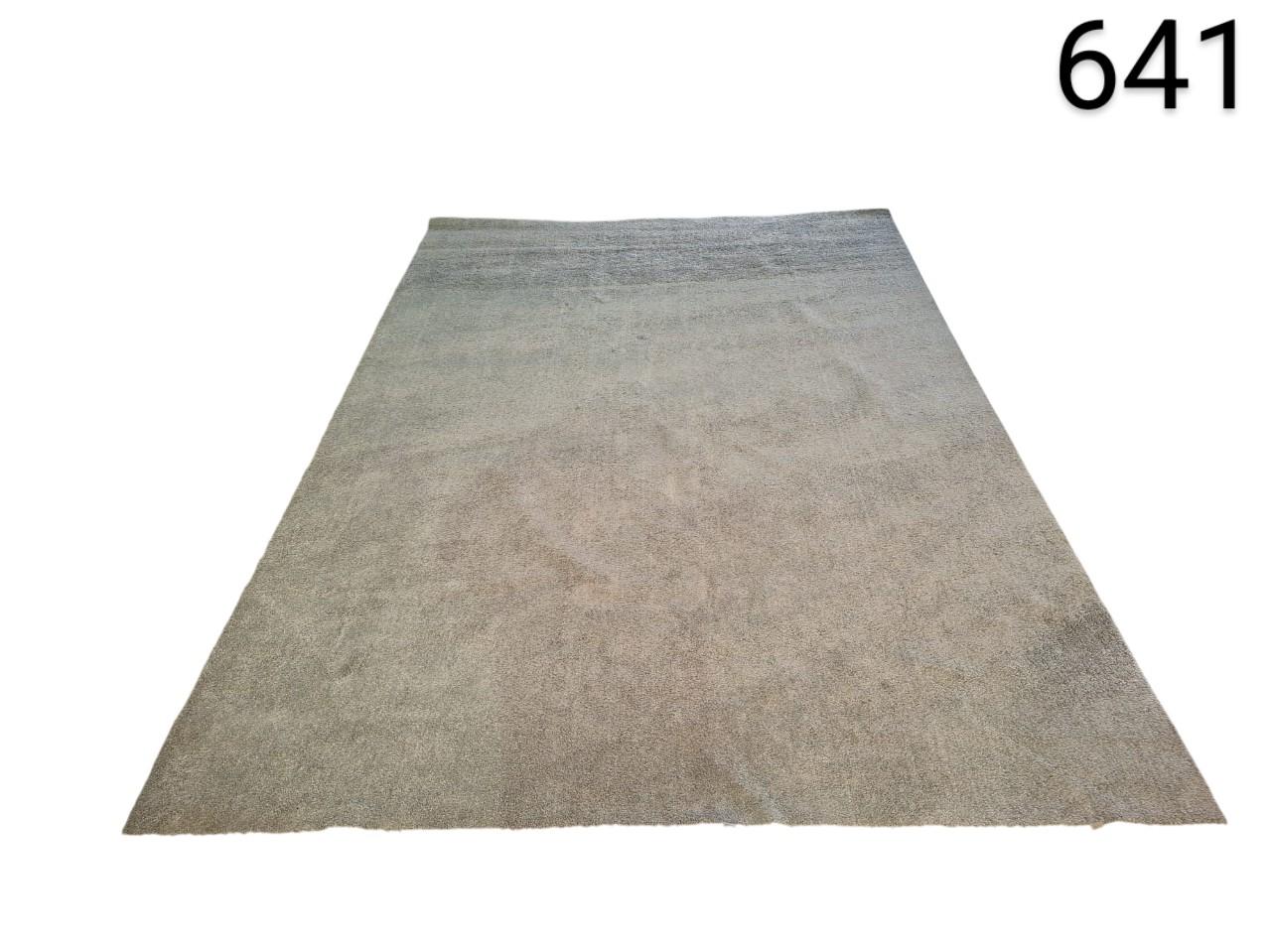 Shaggy Micro beige carpet for rent for events, advertising, movies and series.