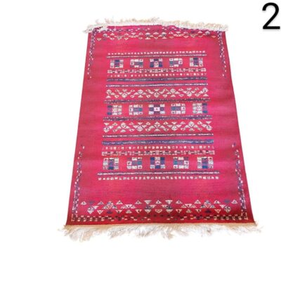 Alfombra Kilim Bereber marroquí de lana tejida a mano con diseños geométricos en tonos rojos y azules alquiler para eventos, publicidad, peliculas y series