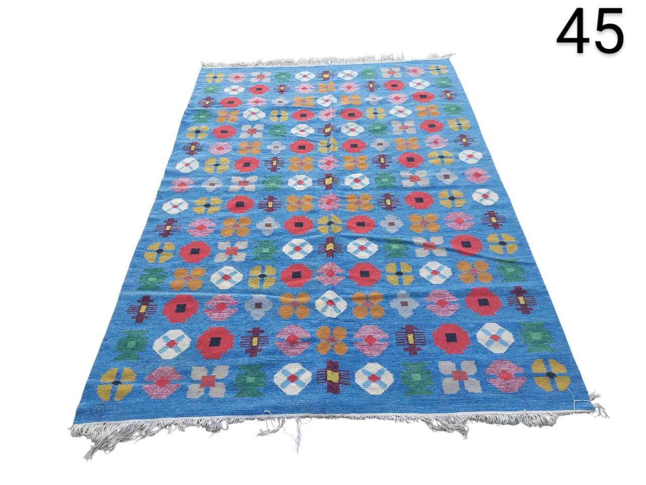 Multicoloured reversible wool Kilim Kaudani rug for rent for events, advertising, films and series.