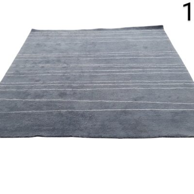 Alfombra Killim gris con rayas blancas alquiler para eventos, publicidad, peliculas y series