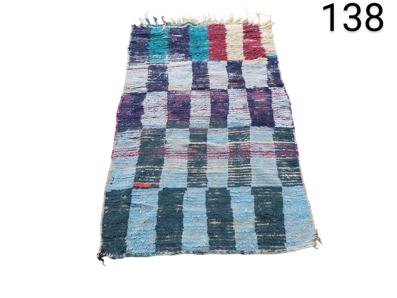 Alfombra bereber de lana multicolor estilo Boucherouite alquiler para eventos, publicidad, peliculas y series