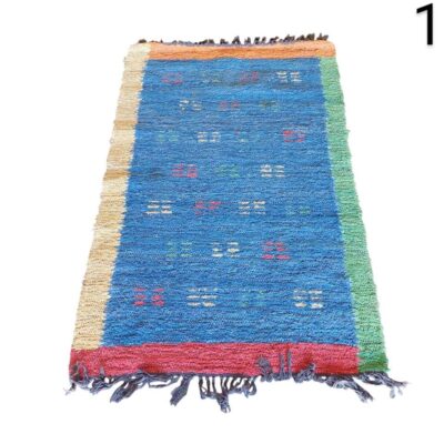 Alfombra bereber marroquí azul hecha a mano con lana y un diseño geométrico tribal alquiler para eventos, publicidad, peliculas y series