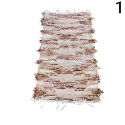 Alfombra de algodón hecha a mano con patrón geométrico en tonos beige, rosa y negro alquiler para eventos, publicidad, peliculas y series