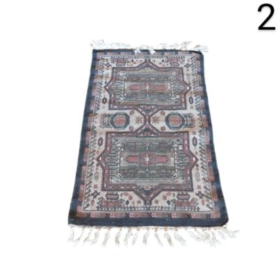 Alfombra pequeña de lana hecha a mano, estilo Oushak turco vintage, con un patrón geométrico central en tonos rojos, grises y azules alquiler para eventos, publicidad, peliculas y series