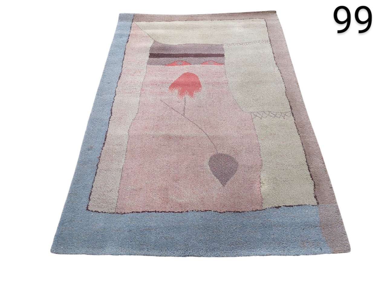Alfombra es un diseño de lana de la colección "Ege Art Line" de 1994, inspirado en la obra "Arab Song" de Paul Klee alquiler para eventos, publicidad, peliculas y series
