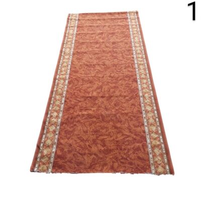 Alfombra de pasillo TAPISO de pelo corto en color naranja y beige con diseño geométrico y base antideslizante. alquiler para eventos, publicidad ,peliculas y series