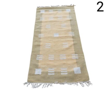 Alfombra tipo tapete de tejido plano estilo Rölakan escandinavo de mediados del siglo XX en tonos beige y amarillo alquiler para eventos, publicidad, peliculas y series