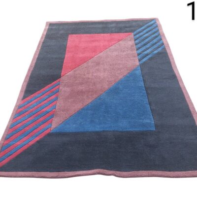 Alfombra geométrica de lana de estilo posmoderno inspirada en diseños de los años 80 alquiler para eventos, publicidad, peliculas y series