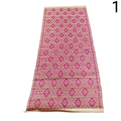 Alfombra jacquard con diseño de diamantes tribales en color rosa y crema alquiler para eventos, publicidad, peliculas y series