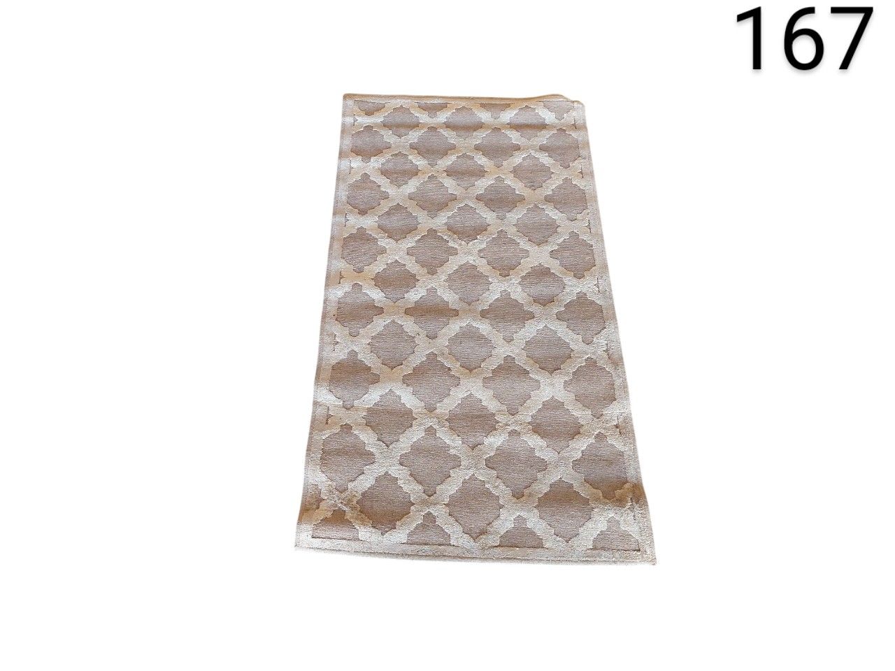 Modern flat weave carpet with a Moroccan trellis design in beige colour for rent for events, advertising, films and series.