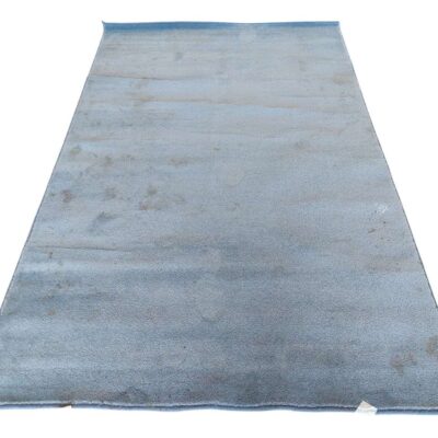 Modern shaggy carpet in silver grey for rent for events, advertising, movies and series.