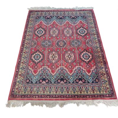Vintage oriental rug with classic geometric design in red and blue for rent for events, advertising, films and series.
